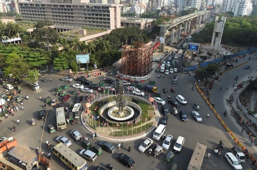 Pemandangan di salah satu ruas jalan di kota Dhaka, Bangladesh. (MUNIR UZ ZAMAN / AFP)