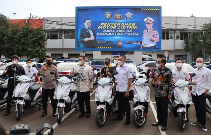 Polisi Pakai Skutik Listrik Biar Makin Maju & Modern