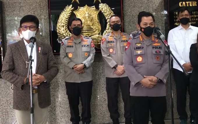 Menkominfo Johnny G Plate dan Kapolri Jenderal Listyo Sigit dalam pertemuan di Jakarta, Selasa, 4 Mei 2021. Foto: Medcom.id/Theofilus Ifan