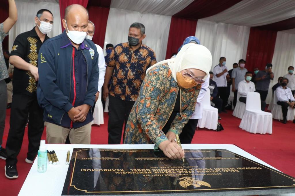 Menaker Ida Fauziyah meresmikan BLK Komunitas milik Federasi Serikat Pekerja Panasonic Gobel (FSPPG) K-Sarbumusi di Cijantung, Jakarta Timur, Selasa, 4 Mei 2021 (Foto:Dok.Kemenaker)