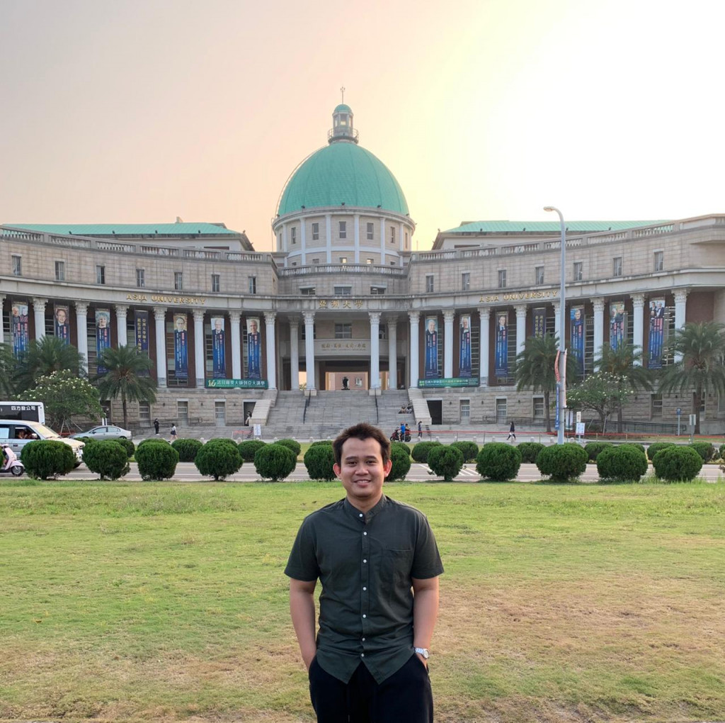 Mahasiswa Indonesia Adjar Yusrandi Akbar yang berkuliah di Asia University Taiwan. Dok Pribadi.