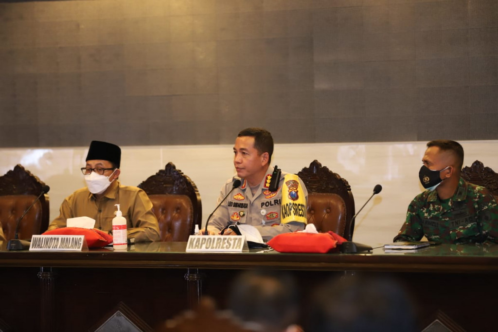 Wali Kota Malang, Sutiaji, bersama Kapolresta Malang Kota, Kombes Leonardus Simarmata.. Foto: Medcom.id/Daviq Umar Al Faruq