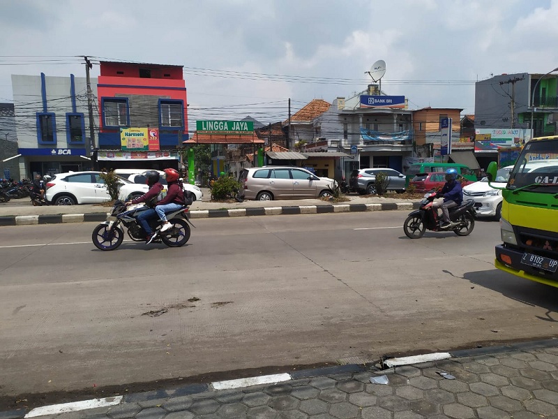 Pemudik sepeda motor mulai melintas di Jalan Raya Bandung menuju Garut. Medcom.id/P Aditya