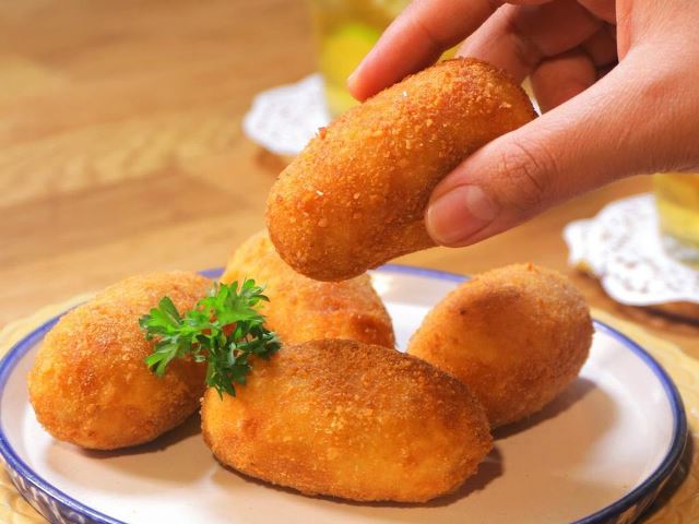 Ini cara membuat kroket dan variasi isinya. (Foto: Dok. Endeus)