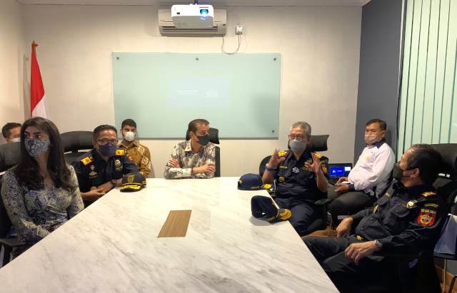 Tingkatkan Pengawasan, Dirjen Bea Cukai Tinjau Perusahaan di Kawasan Berikat