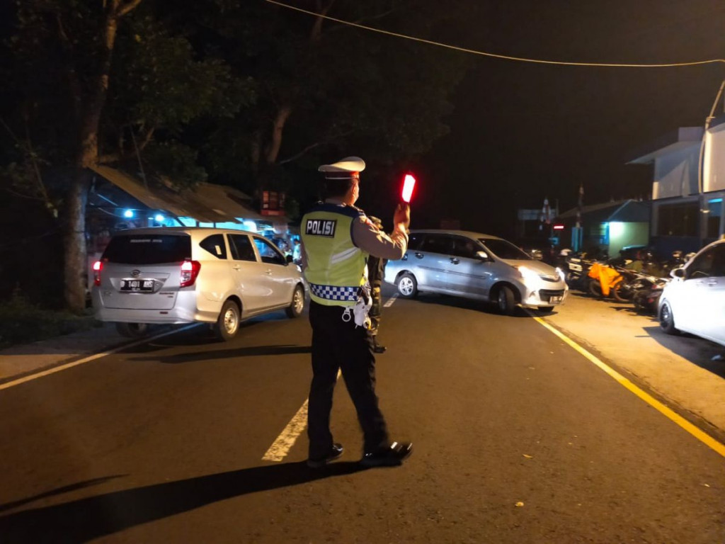 Ketahuan Ngumpet Di Gulungan Kain Pemudik Disuruh Balik