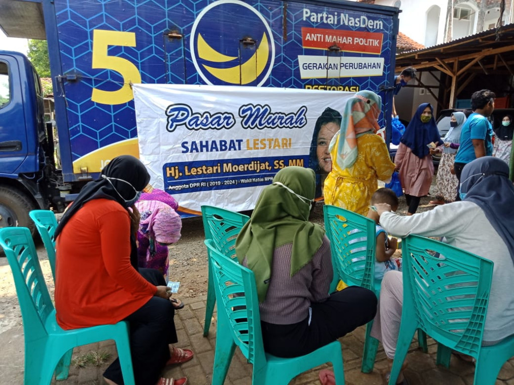 Pasar murah yang dilaksanakan Sahabat Lestari di Jepara. (Foto: Medcom.id/ Rhobi Shani)