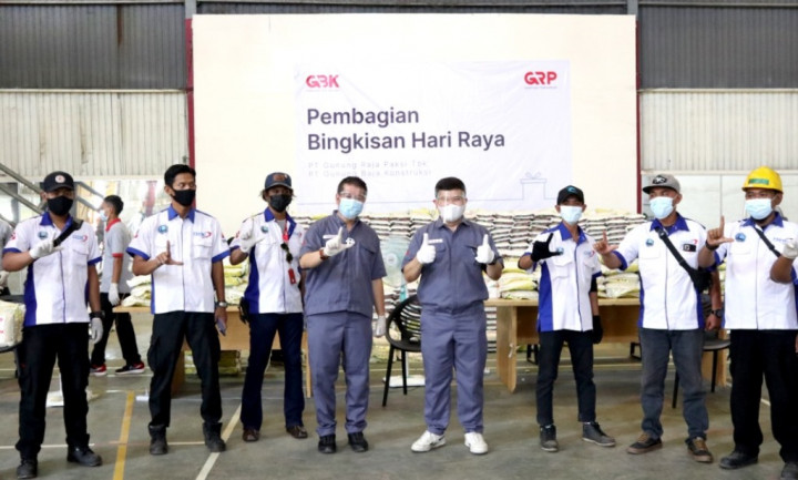 Selain THR, GRP Bagikan 5.600 Paket Sembako kepada Karyawan