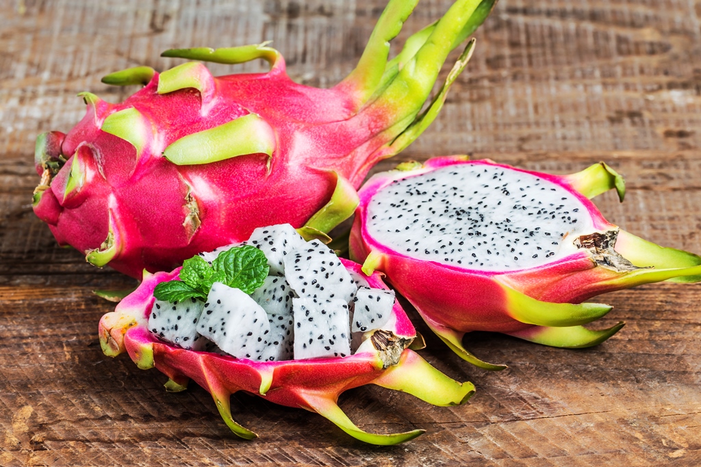 Buah naga kaya akan serat, yang membantu menjaga tekanan darah dan berat badan. (Foto: Freepik)