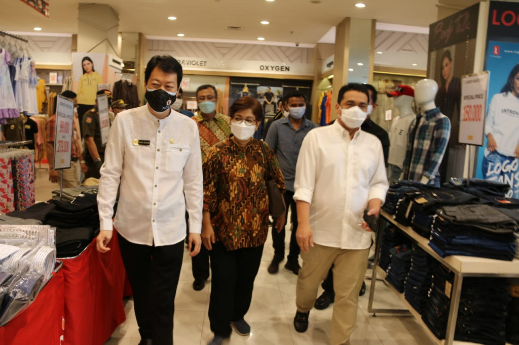 Wakil Gubernur DKI Jakarta Ahmad Riza Patria atau Ariza meninjau pusat perbelanjaan. DOK Istimewa