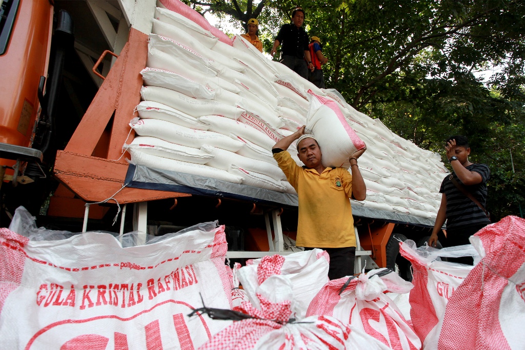 Ilustrasi stok gula rafinasi untuk kebutuhan industri. Foto: Antara/ M Adimaja