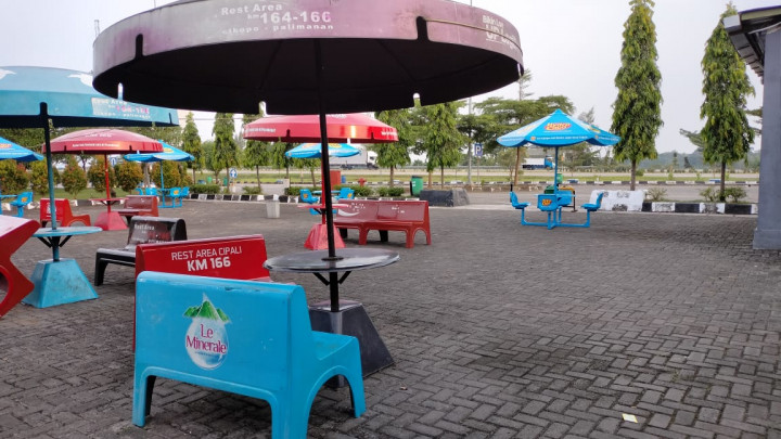 Populer Daerah, Ancaman Penutupan Mal dan Pasar Hingga Pedagang Rest Area Tol Cipali Merugi