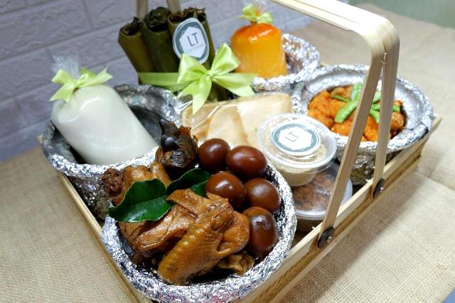Menparekraf mengajak masyarakat untuk membeli produk lokal untuk bingkisan Lebaran. (Foto: Dok. Kemenparekraf)