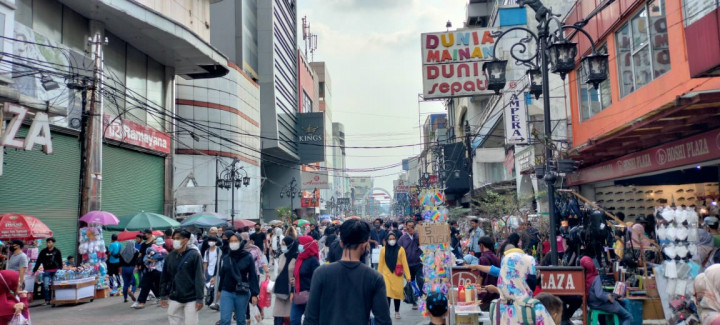 Kerumunan Pengunjung Mal di Bandung, Satgas Covid-19 Kewalahan