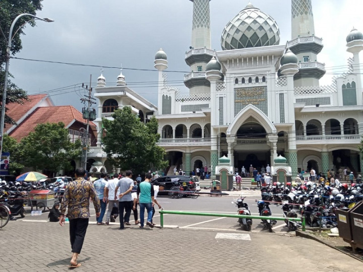 Warga Malang Diminta Tidak Bersalaman Usai Salat Id