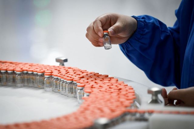 Ilustrasi proses produksi vaksin covid-19 - - Foto: dok AFP