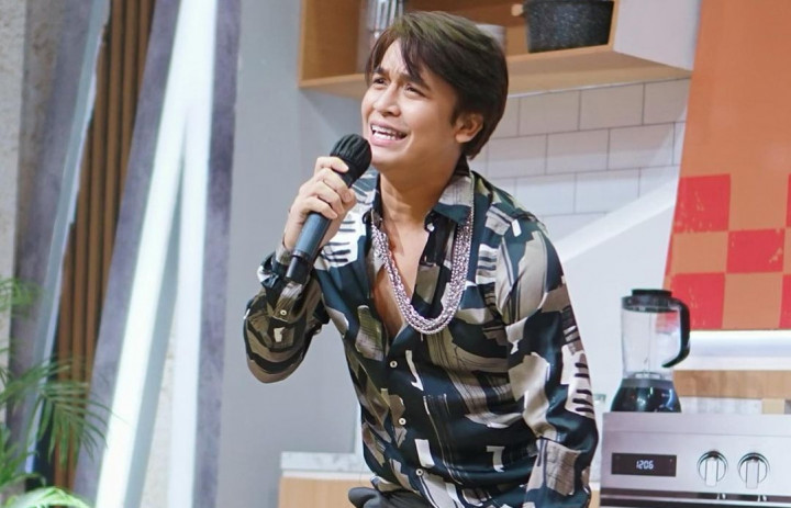 Billy Syahputra Setia Temani Jenazah Sapri Hingga ke Liang Lahat