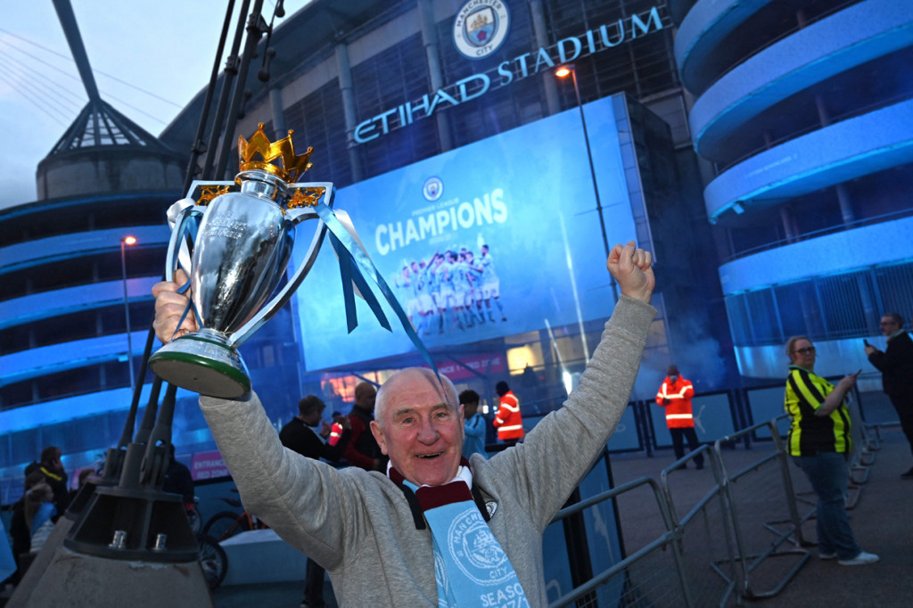 Foto: Fans Manchester City Rayakan Gelar Juara Liga Inggris 2020/21