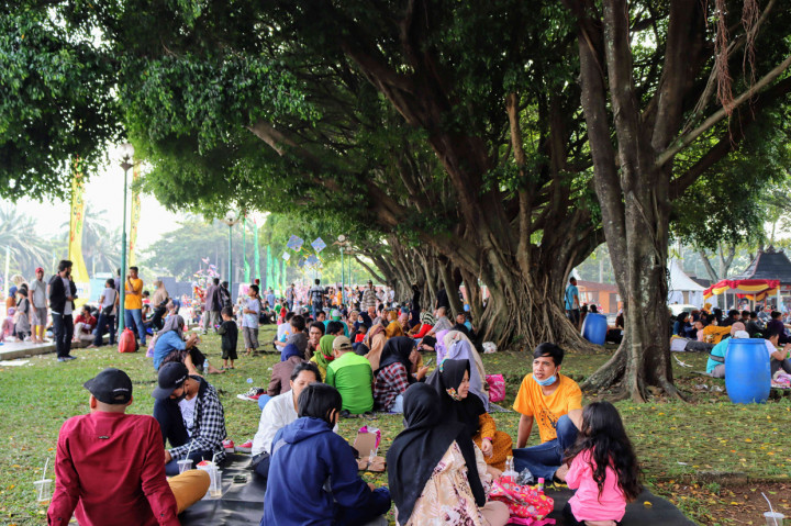 Lebih dari 10 Ribu Pengujung Padati TMII di Hari Pertama Lebaran