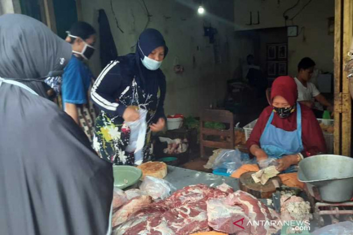 Harga Daging Sapi dan Ayam di Solo Turun