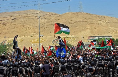 Bawa Bendera Palestina, Ratusan Warga Yordania Kecam Agresi Israel