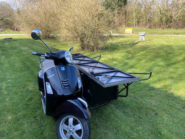 Unik, Vespa GTS 300 Disulap Menjadi Dapur Berjalan