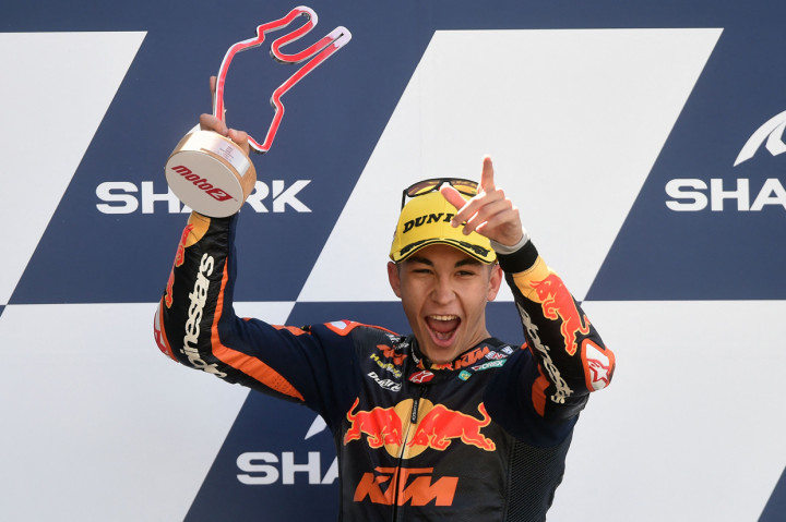 Raul Fernandez Juara Moto2 Prancis, Bo Bendsneyder Tembus 5 Besar