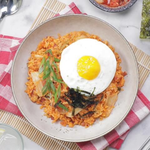 Penggemar Drakor, Yuk Buat Nasi Goreng Kimchi!