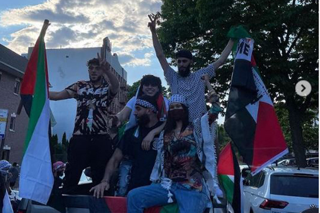 Foto: Aksi Bella Hadid Turun ke Jalan Serukan Palestina Merdeka