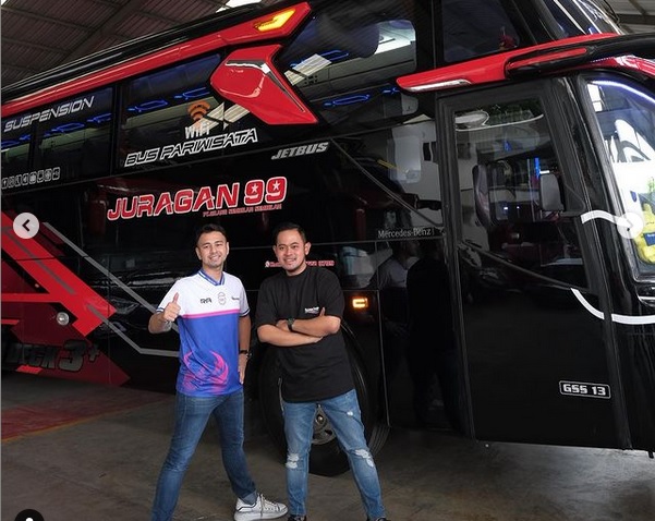 Mewah! Raffi Ahmad Pamerkan Bus Rans Cilegon FC
