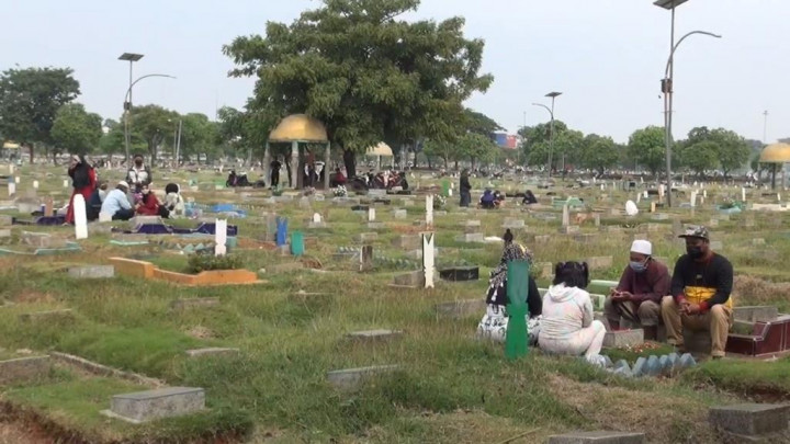 Dibuka Kembali, TPU Semper Diserbu Peziarah