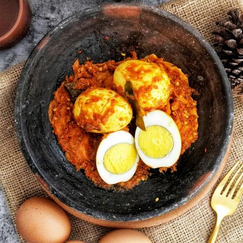 Bingung telur kali ini mau dibuat apa? Bikin telur bumbu bali aja yuk! (Foto: Dok. Endeus)