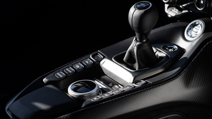 Aston Martin Tinggalkan Transmisi Manual Di Tahun 2022