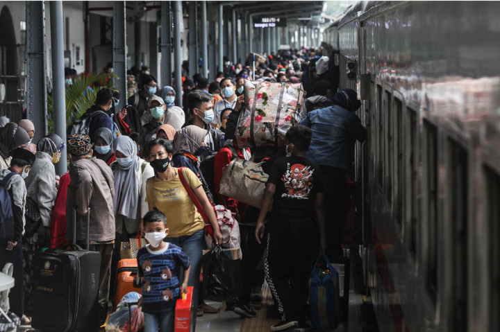 Larangan Mudik Berakhir, 8.000 Penumpang Diperkirakan Berangkat dari Stasiun Senen Hari Ini