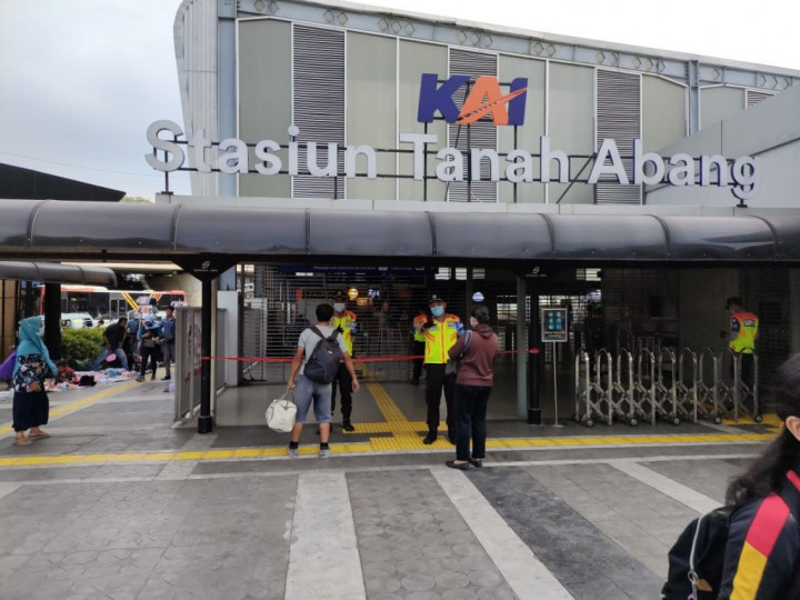 Stasiun Tanah Abang Kembali Layani Naik dan Turun Penumpang