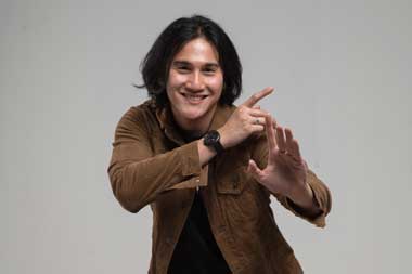 Usai Divaksin, Vino G Bastian Ingatkan tentang Virus Corona