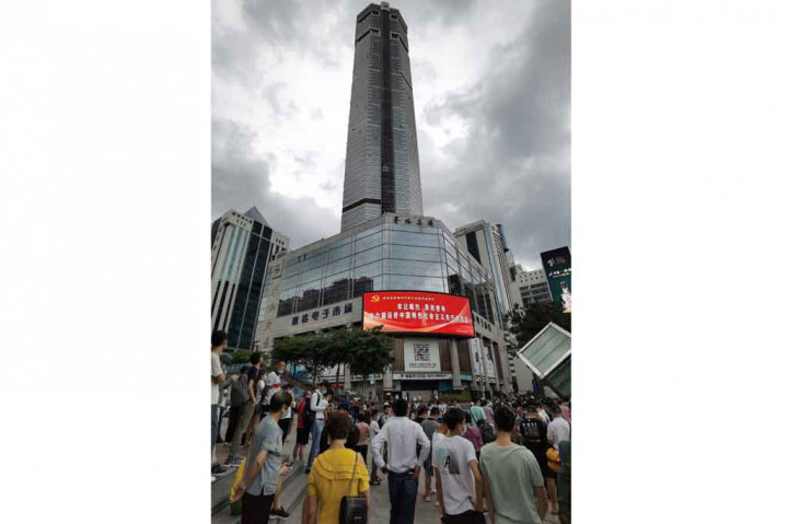 Gedung Pencakar Langit di Tiongkok Tiba-tiba Bergoyang, Warga Berhamburan