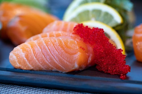 Meskipun salmon adalah ikan berlemak, namun tidak menambah berat badan. (Ilustrasi/Pexels)