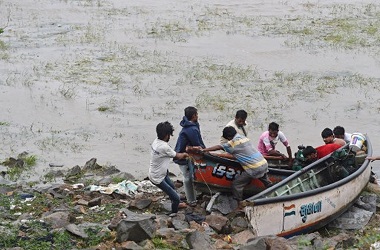 Siklon Tauktae Terjang India, 29 Tewas 79 Hilang di Laut