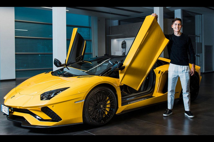 Dybala Rayakan Gol Ke-100 dengan Lamborghini Aventador S Roadster