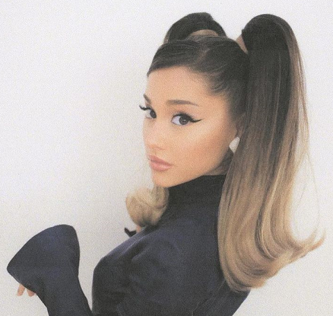 Intip Gaya Fesyen Ariana Grande, Selalu Imut dan Fashionable