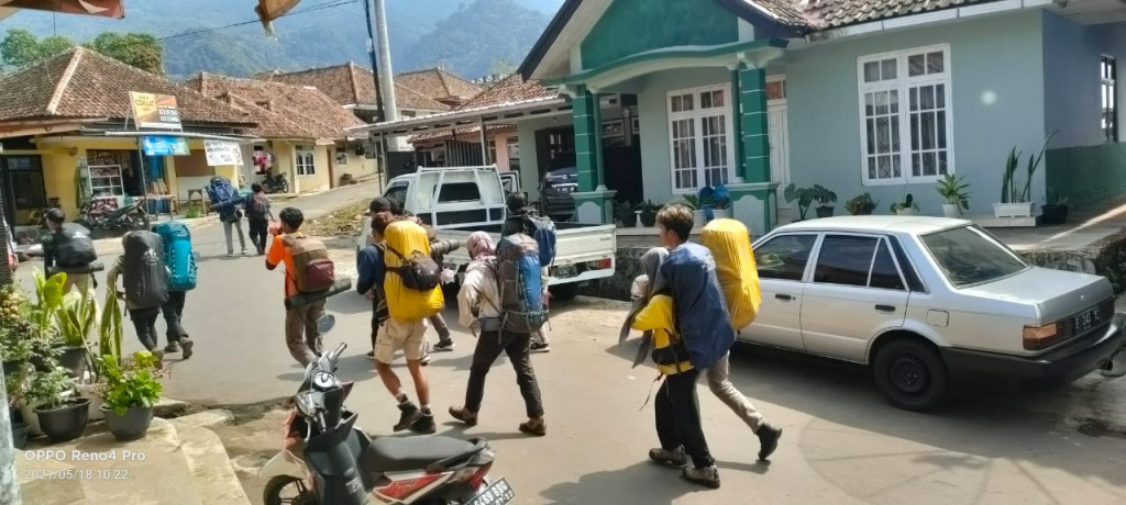 Pendaki Gunung Ciremai yang melintasi Jalur Palutungan Kuningan. Medcom.id/ Ahmad Rofahan