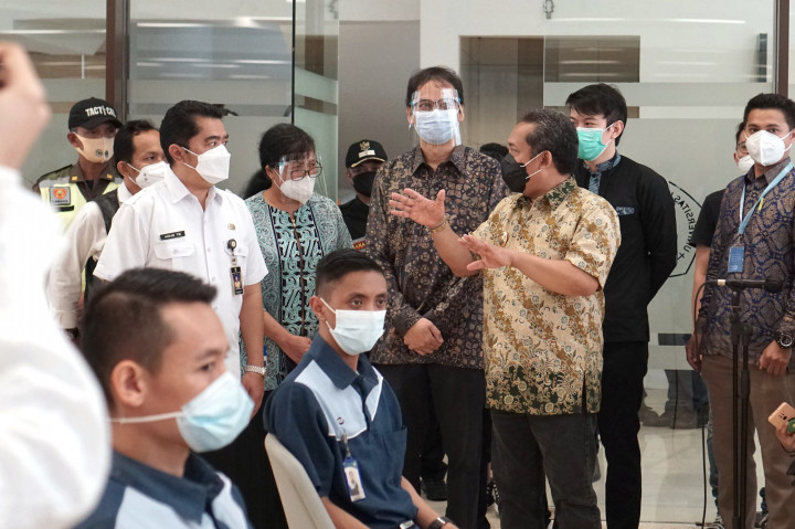 Wakil Wali Kota Bandung Tinjau Vaksinasi Massal di Kampus Maranatha