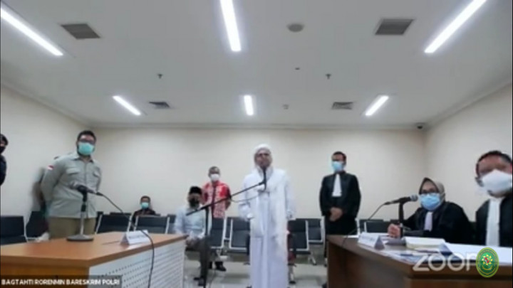 Bacakan Pleidoi, Rizieq Ungkit Kerumunan Pilkada Hingga Ancol