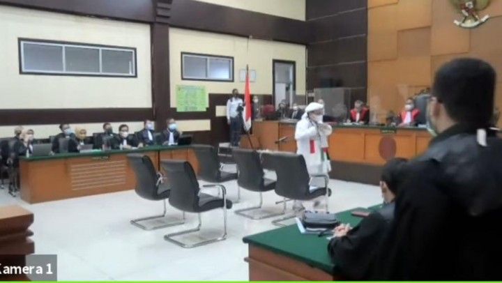 Jaga Muruah Persidangan, Hakim Perintahkan Rizieq Lepas Syal Berbendera Palestina