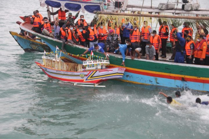Tradisi Larung Kepala Kerbau di Jepara Dilaksanakan dengan Peserta Terbatas