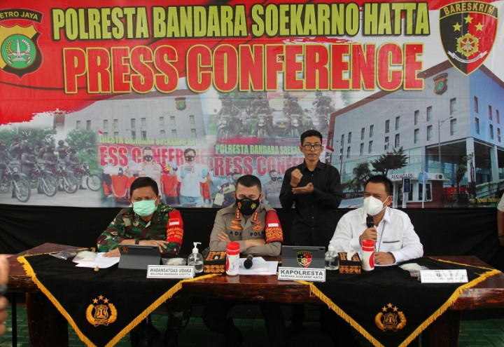 Dua WNA Inggris Tolak Karantina Mandiri Dideportasi