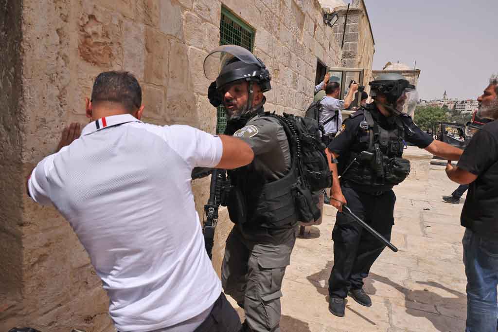 Lagi, Polisi Israel Bentrok dengan Warga Palestina di Kompleks Al-Aqsa