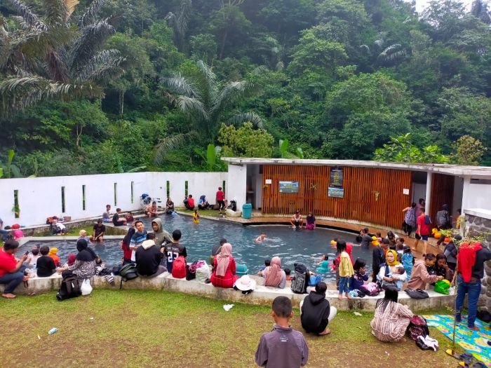 Pengunjung memadati obyek wisata Gunung Galunggung di Tasikmalaya, Jawa Barat. MI/Kristiadi