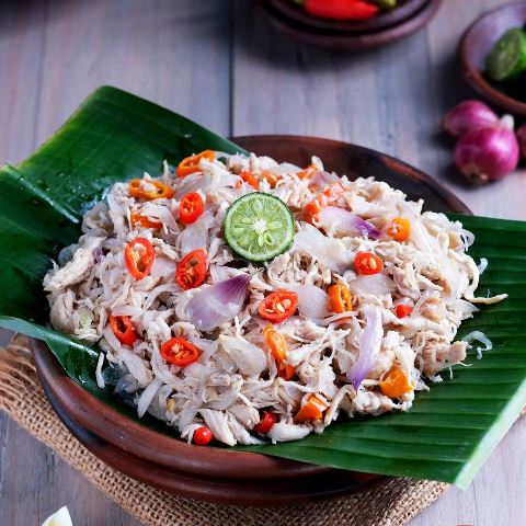 Ini resep membuat resep ayam suwir sambal matah khas Bali. (Foto: Dok. Endeus)